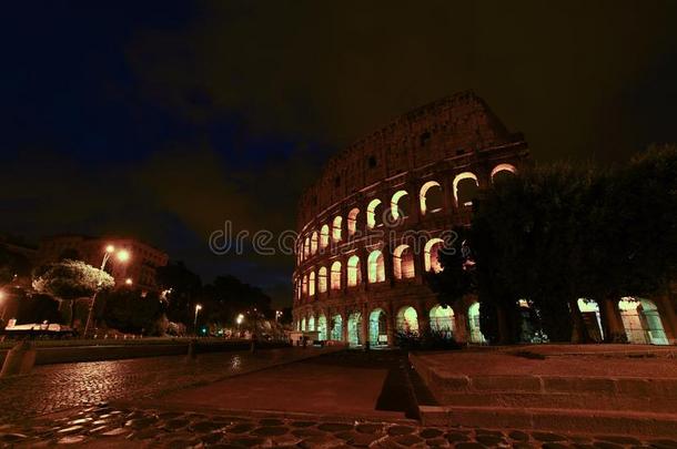 角斗场或结肠炎在黄昏从采用前面关于地下铁道夜,罗马