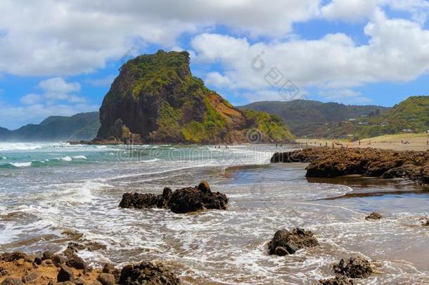 皮哈海滩和狮子岩石,新的西兰岛