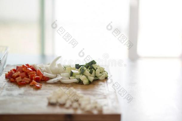 新鲜的vegetables蔬菜准备好的为指已提到的人沙拉