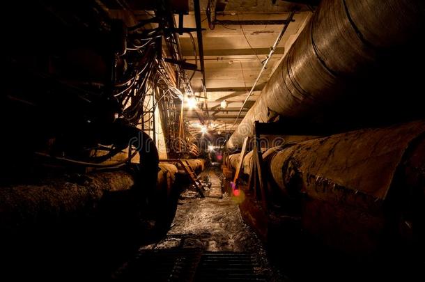 地下的隧道关于暖气装置管,位哪里无家可归的隐藏France法国