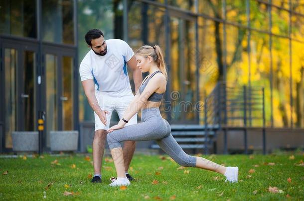 <strong>健康</strong>.<strong>个人</strong>的运动鞋拿记下在期间女人锻炼出局