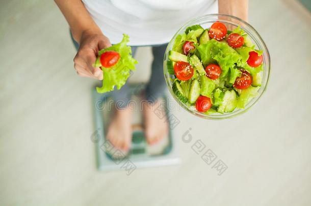 日常饮食.女人量身<strong>体重</strong>量向<strong>称</strong>规模佃户租种的土地大厅