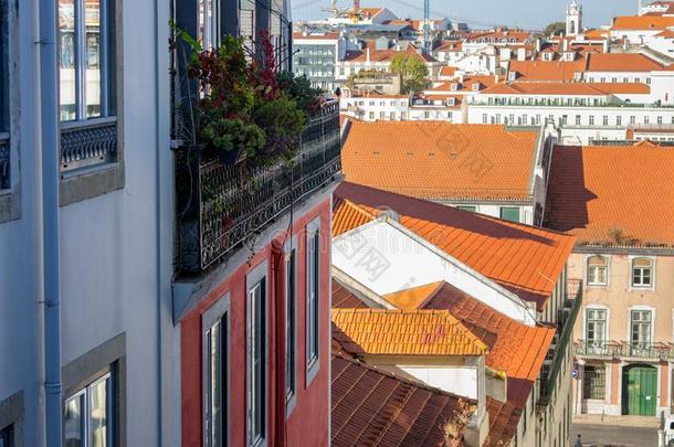 里斯本城市风光照片,<strong>葡萄牙</strong>.<strong>葡萄牙</strong>人建筑物和红色的屋顶