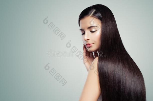 <strong>美发</strong>观念.完美的女人和长的发光的直的发型