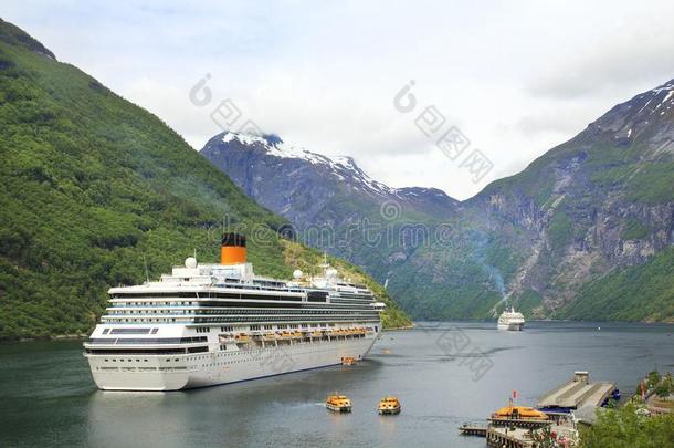 巡游船,巡游邮轮向盖朗厄尔.挪威.