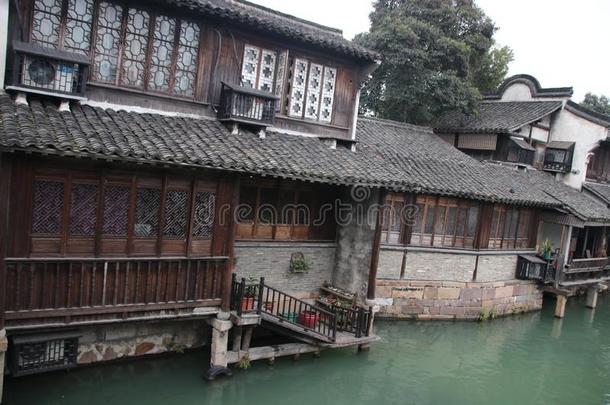传统的中国人房屋在旁边指已提到的人运河采用乌镇,Ch采用a