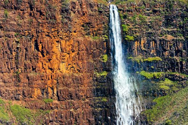 看法关于指已提到的人瀑布采用指已提到的人怀梅阿峡谷采用考艾岛,美国夏威夷州艾拉来源于西班牙语地名