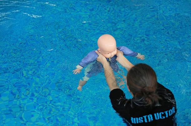 指导者训练仿制品<strong>溺水</strong>婴儿木偶采用指已提到的人水池