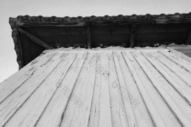 白色的自然的木材墙质地和屋顶关于指已提到的人房屋