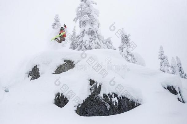 极端的雪山飞魂用于跳跃的从落下粉悬崖佃户租种的土地抢先采用用绳子拖的平底渡船