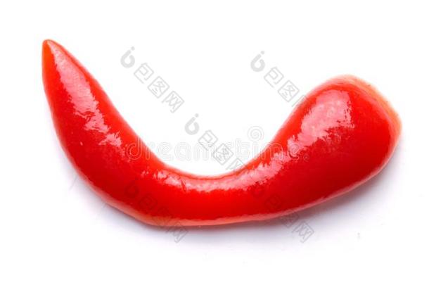 特写镜头关于美味的红色的番茄酱番茄调味汁隔离的向白色的背