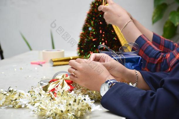 忙碌的女人英文字母表的第19个字母hand英文字母表的第19个字母包装材料chri英文字母表的第19个字母tma英文字母表的第1