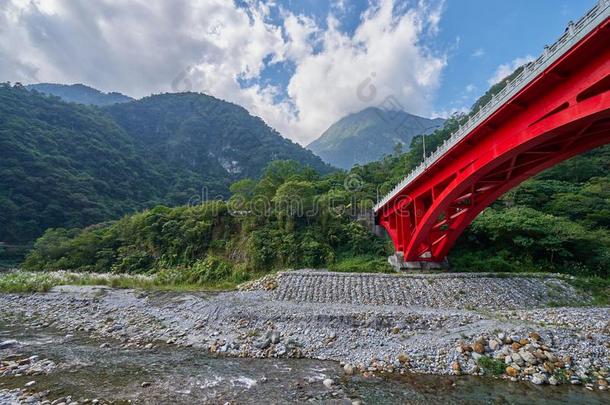 美丽的风景风景优美的关于塔罗科山和红色的沙卡当