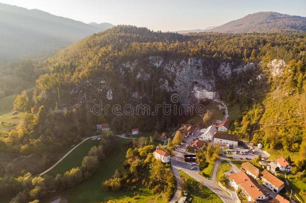 空气的看法越过普拉贾马，城堡和村民,斯洛文尼亚