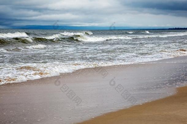 海景画向黑暗的秋一天