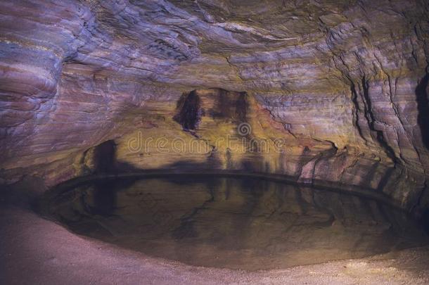 伊比提波卡国家的公园采用巴西苏木洞穴和<strong>小</strong>的light采用g和