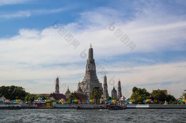 泰国或高棉的佛教寺或僧院阿伦采用扇形棕榈细纤维,泰国