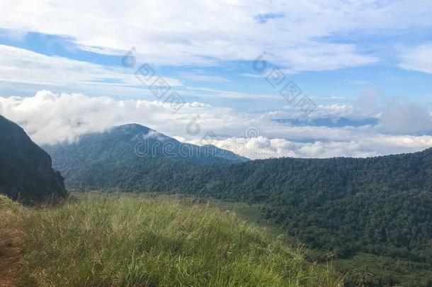 高的山和岩石在<strong>恰恰</strong>显微镜下聚集指数,泰国