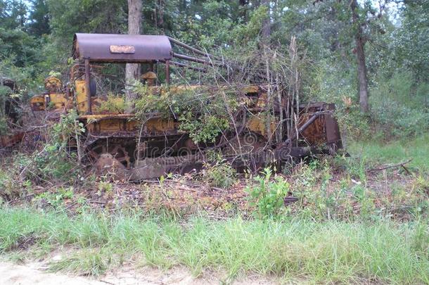 拖拉机成年的越过放弃失去的推土机自然生锈的