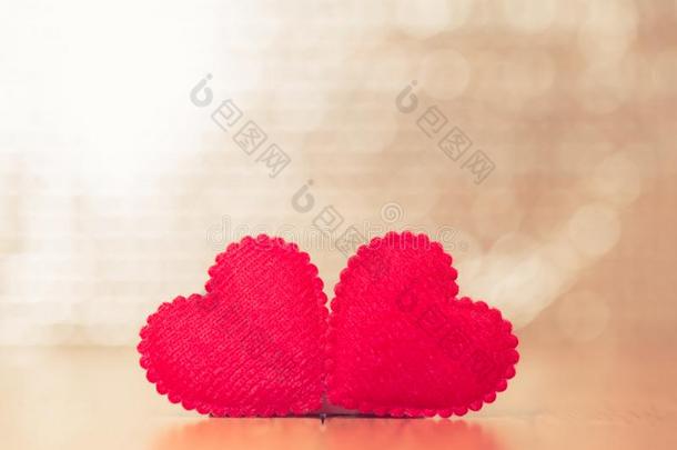 红色的心为爱和情人观念