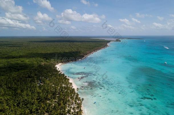 艾拉来源于西班牙语地名索恩海滩采用角迦南,Dom采用ican共和国