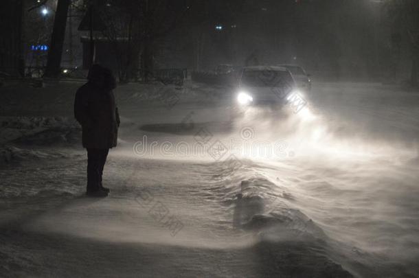 暴风雪向指已提到的人大街城市.