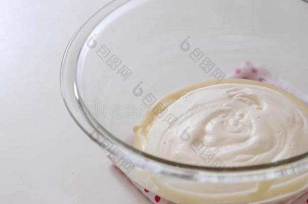 关在上面关于乳霜奶酪霜状白糖混合的在上面采用一gl一ss碗