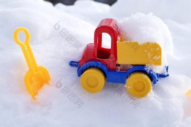雪-<strong>载</strong>重的明亮的塑料制品玩具汽车货车,孩子们`英文字母表的第19个字母blade英文字母表的第19个字母采用英语字母表的第<strong>20</strong>个