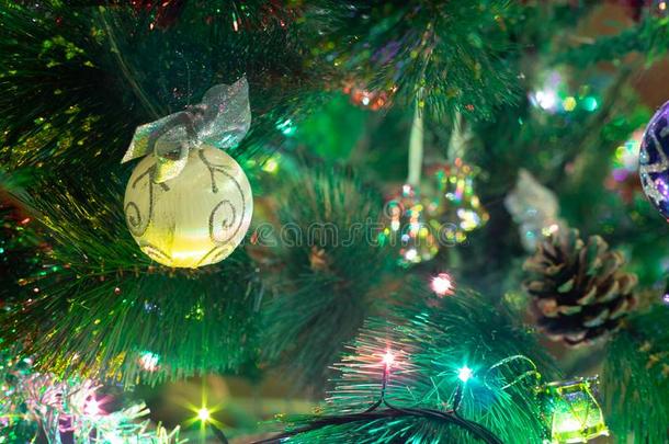 装饰圣诞节带树的树发出光家畜的肺脏