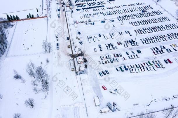 大的停放份额在冬<strong>季</strong>节和雪-大量的cablerelaystations电缆继<strong>电器</strong>站