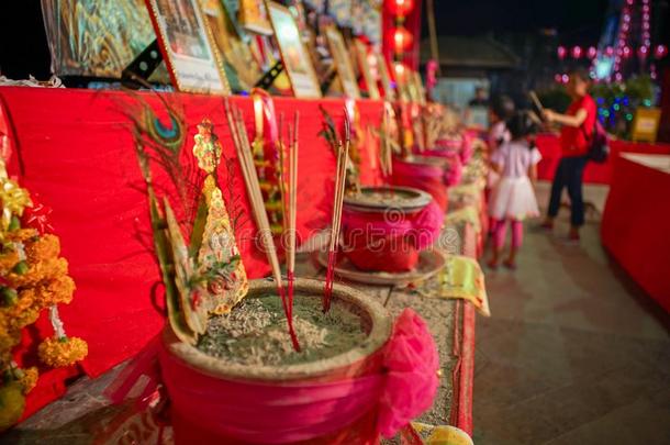 精心选择的集中向指已提到的人开火香采用指已提到的人烟灰缸后的祈祷