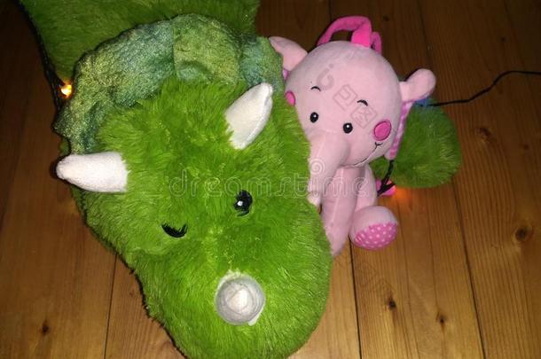 粉红色的豪华的象和<strong>绿色</strong>的豪华的恐龙