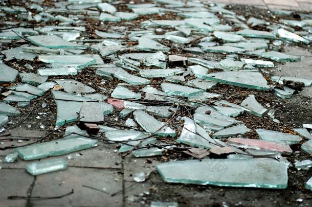 破碎的玻璃说谎向指已提到的人地面,破碎的玻璃,抽象的