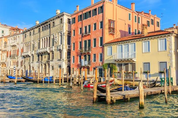 威尼斯水上平台为狭长小船采用指已提到的人宏大的运河,意大利