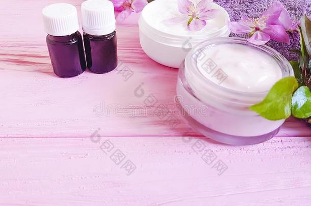 化妆品皮乳霜木兰给增加水分芳香的花治疗
