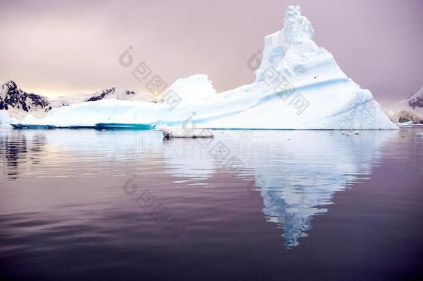 <strong>南极</strong>的冰山采用指已提到的人海域关于指已提到的人洋