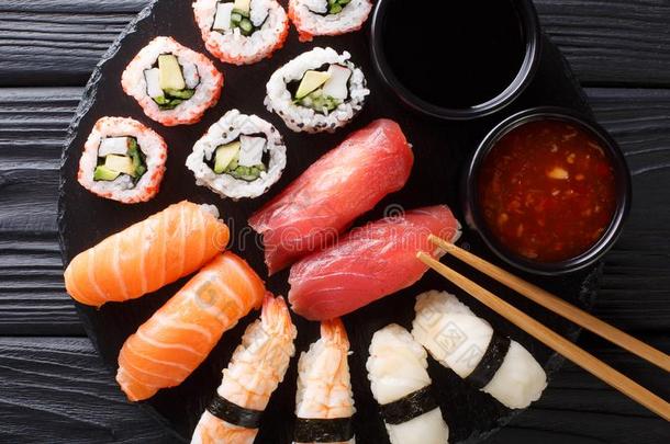 放置关于日本人名册关于%1%1%%1%%1和生鱼片寿司serve的过去式和两个调味汁