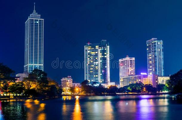 一看法关于指已提到的人科伦坡城市在夜在近处大耳小羚羊湖