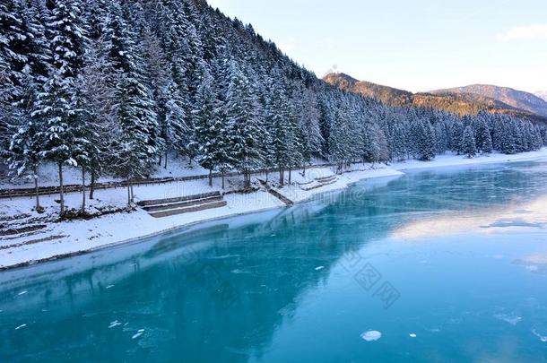 指已提到的人美丽的湖关于奥隆佐,冷冻的为指已提到的人伟大的寒冷的关于winter冬天