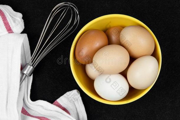 顶看法关于鸡卵采用一黄色的碗一nd一neggbe一ter向一
