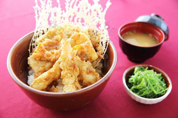 稻和天麸罗喝醉了的虾日本人方式