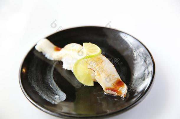 日本人烹饪Enkawa大比目鱼寿司