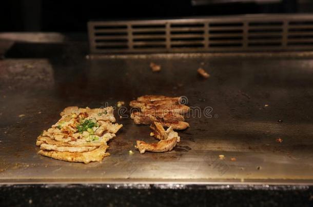 牛肉和蔬菜铁板烧日本人烹饪术