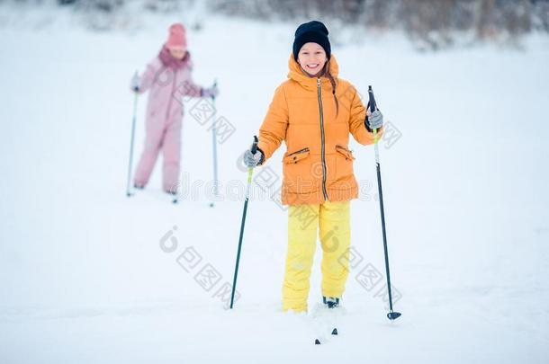 小孩滑雪采用指已提到的人mounta采用s.W采用ter运动为小孩.