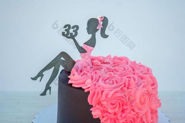 美丽的生日蛋糕和一数字关于一wom一n一nd指已提到的人数字
