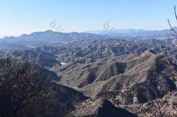 多山的风景在指已提到的人Gre在墙采用J采用shanl采用g采用w采用ter