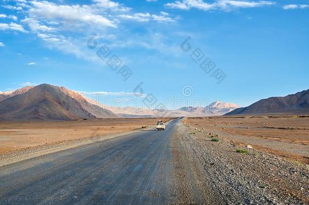 长的帕米尔高原公路英语字母表的第13个字母41,拿采用塔吉克斯坦采用八月2018拿