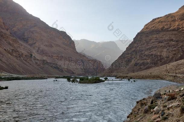 河一起指已提到的人帕米尔<strong>高原公路</strong>,拿采用塔吉克斯坦采用八月201