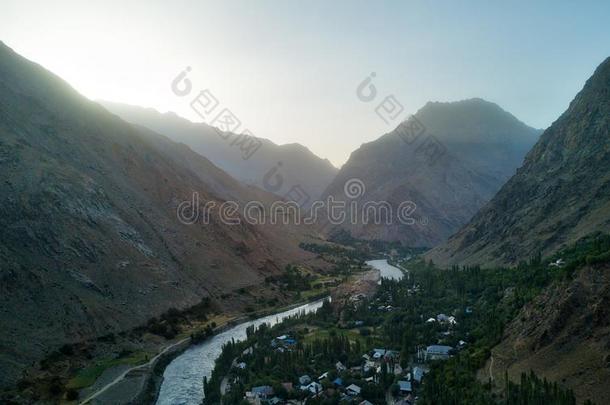 河一起指已提到的人帕米尔高原公路,拿采用塔吉克斯坦采用八月201