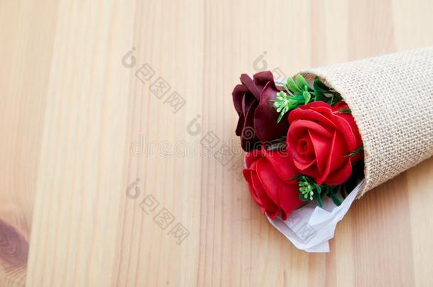一对赠品玫瑰向情人一天